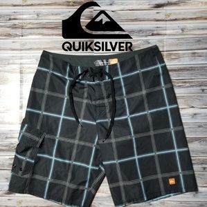 Quiksilver Mens board shorts 32W G48
